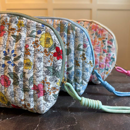 Vintage-Inspired Quilted Floral Cosmetic Case – Curved Makeup Pouch in Soft Pastel Garden Prints